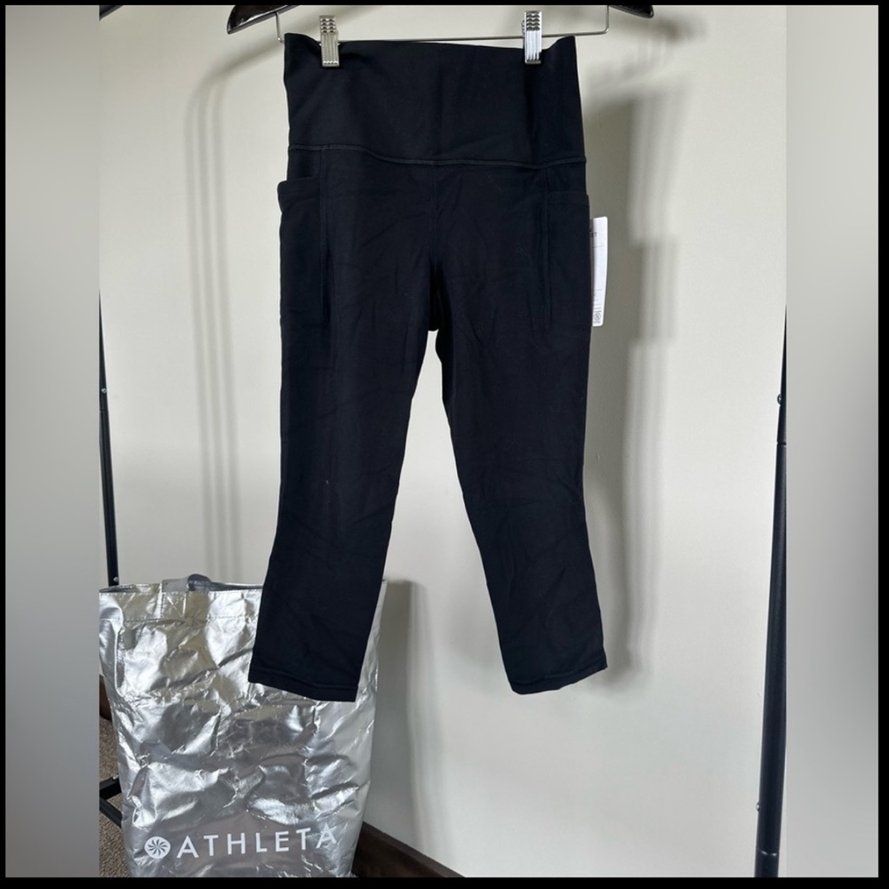 Athleta salutation stash pocket ll capri. New with tags!